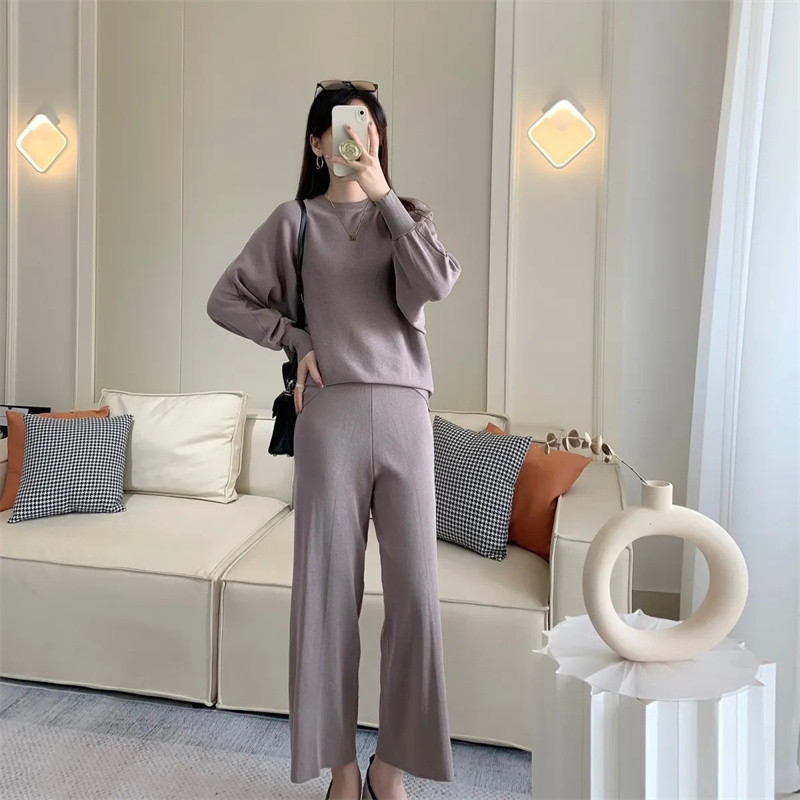 Νέα μόδα σετ δύο τεμαχίων Γυναικεία παντελόνια με ψηλό γιακά επάνω φαρδιά ποδαρικά ρούχα casual φαρδιά κοστούμια φθινοπωρινά πλεκτά σετ παντελονιών με ραβδώσεις 2023