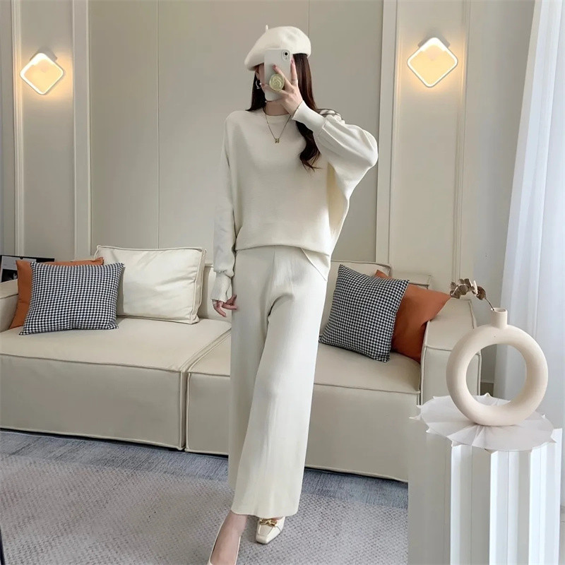 Νέα μόδα σετ δύο τεμαχίων Γυναικεία παντελόνια με ψηλό γιακά επάνω φαρδιά ποδαρικά ρούχα casual φαρδιά κοστούμια φθινοπωρινά πλεκτά σετ παντελονιών με ραβδώσεις 2023