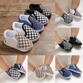 Uued väikelaste jalatsid poistele ja tüdrukutele Uue moe ruudulise trükiga hingav lõuend Baby Pehme tallaga Beebi dušikingad