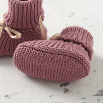 Комплект бебешки обувки + ръкавици Плетени ботуши за новородени момичета Момчета Мъжка ръкавица Модни пеперудени възли Обувки за легло за малки деца Ръчно изработени
