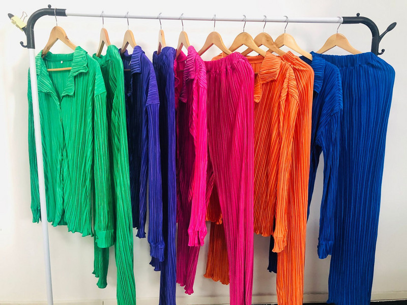 2023 Pantaloni plisați în două piese pentru femei, costume casual șic, de culoare solidă, cămăși cu mânecă lungă, set de pantaloni cu picioare drepte Seturi asortate nou