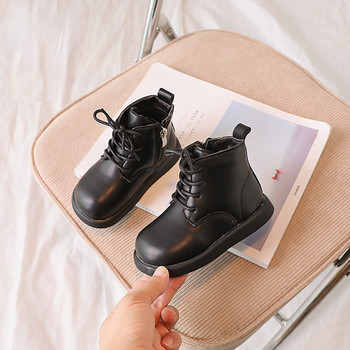 Βρεφικές μονόχρωμες κοντές μπότες για κορίτσια 2023 Άνοιξη Νέο Κορεάτικο στυλ Παιδικές μαύρες δερμάτινες μπότες για αγόρια Παιδικά παπούτσια Βρετανικού στυλ