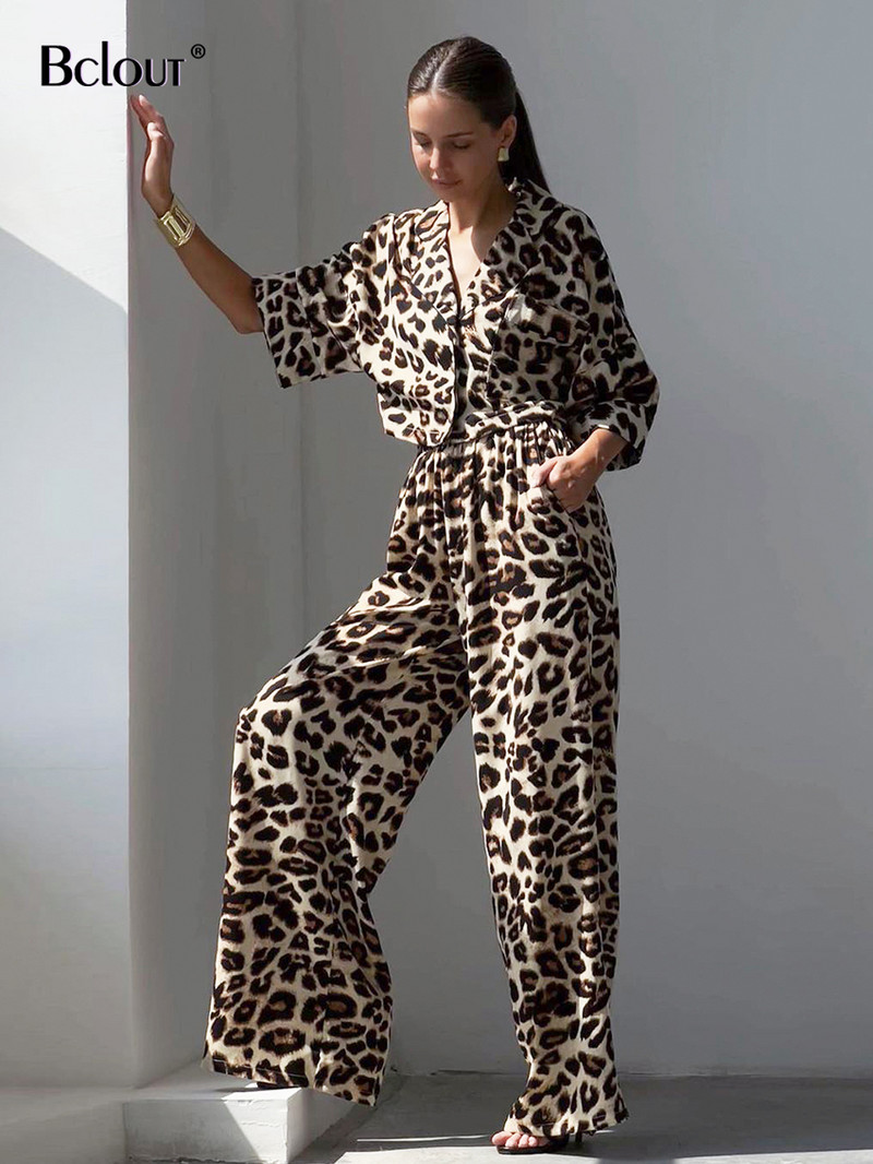 Bclout Seturi de pantaloni lungi de toamnă leopard femei 2 piese la modă guler crestat cămăși largi cu imprimeu elegant cu pantaloni largi costume 2023