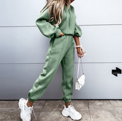 Naiste 2023. aasta uus kuum müük vabaaja moodsate spordikapuutsiga kampsunite komplekt, kaks tükki laos