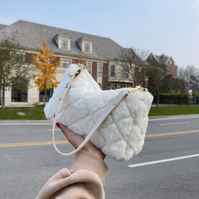 Πολυτελής ντιζάιν τσάντα 2023 Υψηλής ποιότητας βελούδινη τσάντα φθινοπώρου και χειμώνα μαργαριτάρι χιαστί κορεατική γυναικεία τσάντα ώμου μασχάλης μόδας