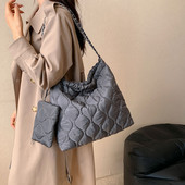 Ženska elegantna torba za rame Prošivena torba za rame velikog kapaciteta Jednobojna torba s malom torbicom Torba za kupnju