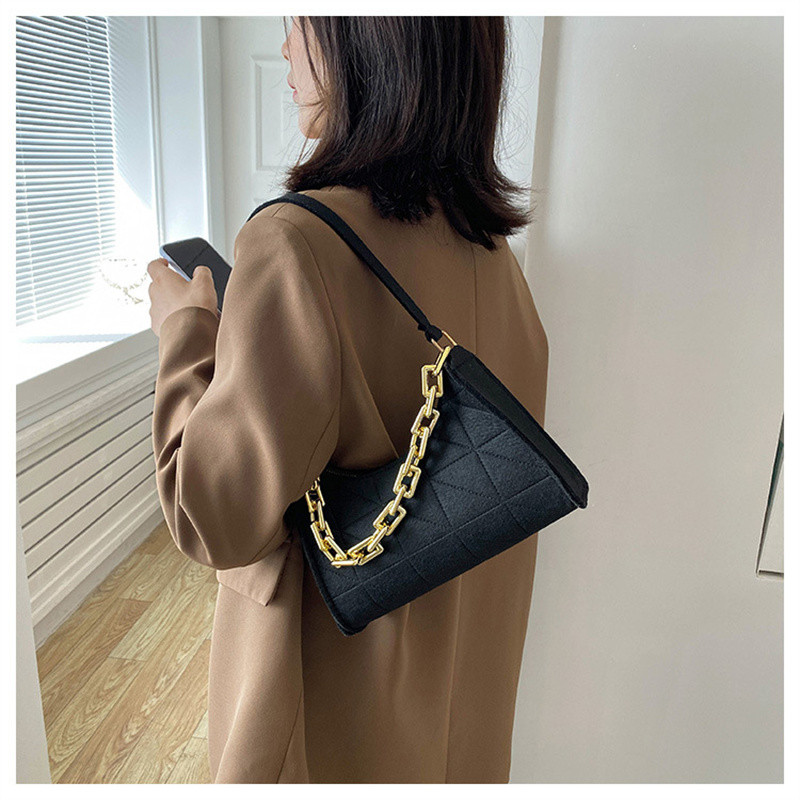 2023. aasta uus mood naiste ketiga õlakotid, vildist PU-nahast ühevärviline kaenlaaluse kott Naiste lihtsad vabaaja kivimustriga käekotid