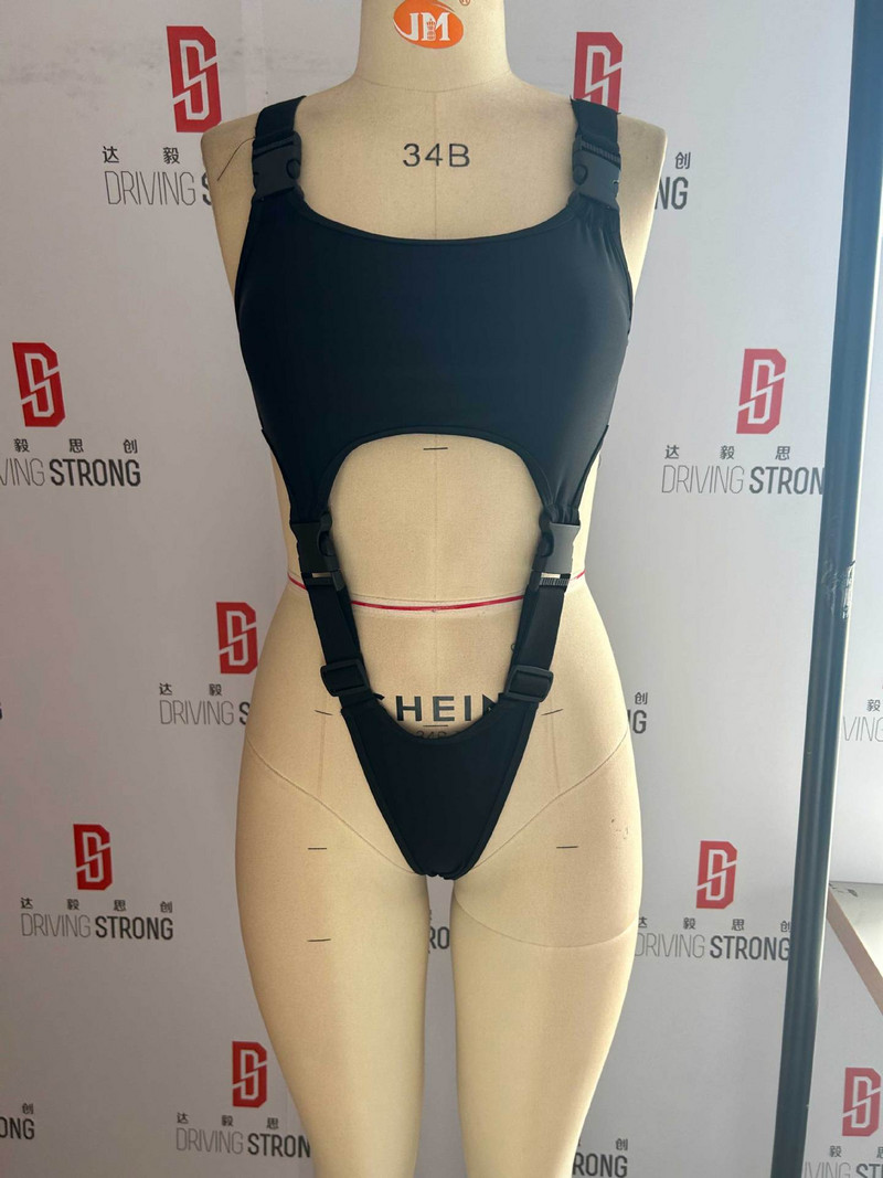 Σέξι ολόσωμο μαγιό 2023 Γυναικείο στρινγκ με μασίφ μαύρη αγκράφα Μπικίνι καλοκαιρινό σταυρό εξώπλατο μαγιό πισίνας Μαγιό παραλίας