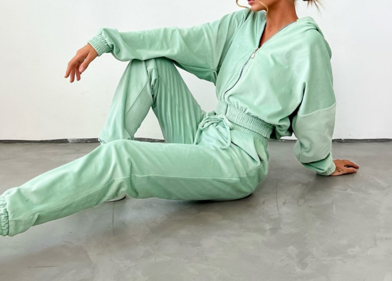 Kaheosaline naiste komplekt 2023. aasta kevadine tavaline vabaaja pikkade varrukatega kampsun kapuutsiga kampsun ja kõrge vöökohaga taskuga pükste komplekt