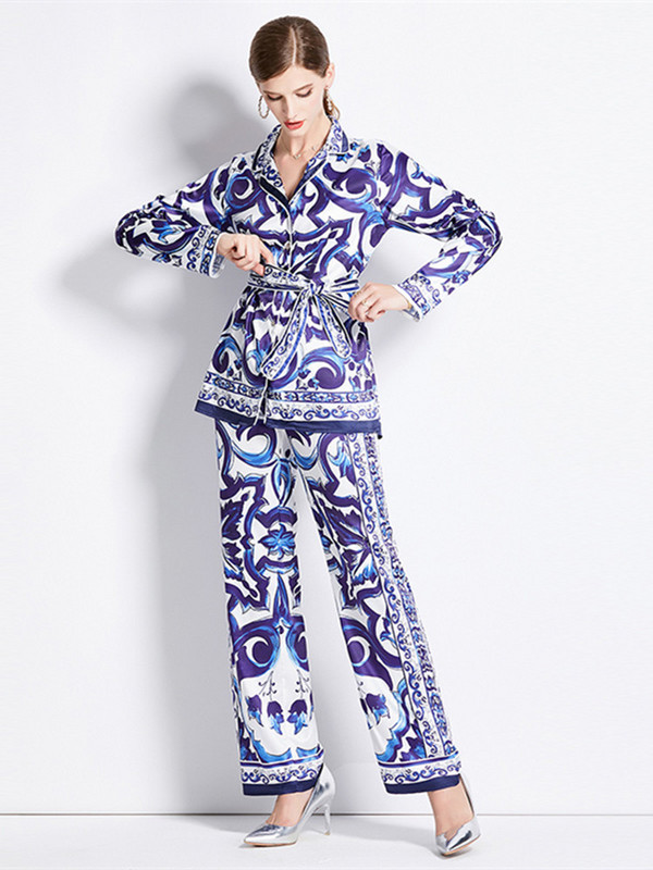 Φθινοπωρινό Runway Κόκκινο μπλε και λευκό πορσελάνινο μεταξωτό σετ δύο τεμαχίων Γυναικείο πουκάμισο μπλουζάκι με οδοντωτό μπλουζάκι＋Κοστούμια παντελόνι με φαρδύ πόδι με ελαστική μέση