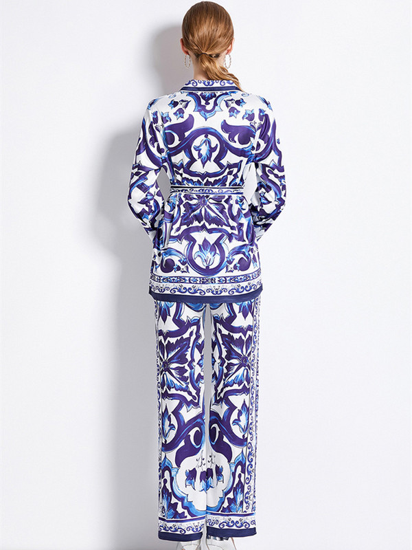 Φθινοπωρινό Runway Κόκκινο μπλε και λευκό πορσελάνινο μεταξωτό σετ δύο τεμαχίων Γυναικείο πουκάμισο μπλουζάκι με οδοντωτό μπλουζάκι＋Κοστούμια παντελόνι με φαρδύ πόδι με ελαστική μέση