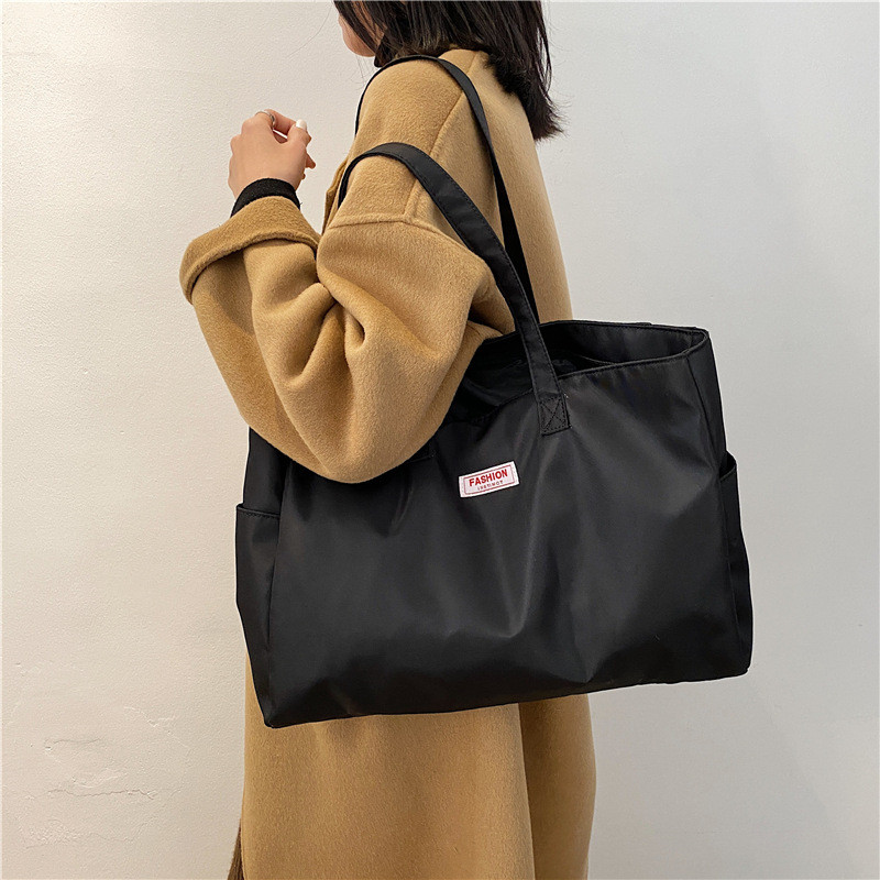 Velike ručne torbe za žene Najlonske pune torbe na rame Ženska kurirska torba Kapacitet Retro velika torba Shopper Jednostavan patentni zatvarač preko ramena