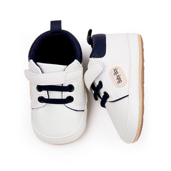 BeQeuewll Малки момчета ПУ маратонки Ежедневни щампи с букви Сладки бебешки апартаменти Дишащи бебешки обувки за ходене за новородено момче Обувки