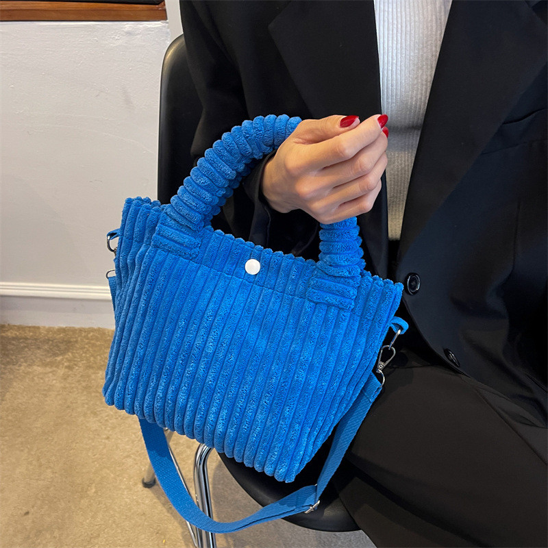 Ženska torba od samta Jesen Zima Nove mekane ručne torbe Slatke torbe Modne ležerne ženske torbe preko ramena za žene