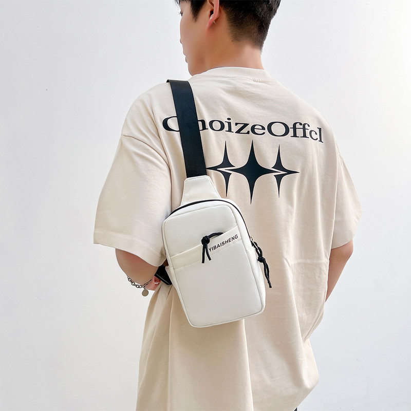 Unisex sportlik õlakott, suur naiste nailonist Fanny Pack Moodne Crossbody kott nädalavahetuse puhkuseks reisimiseks.