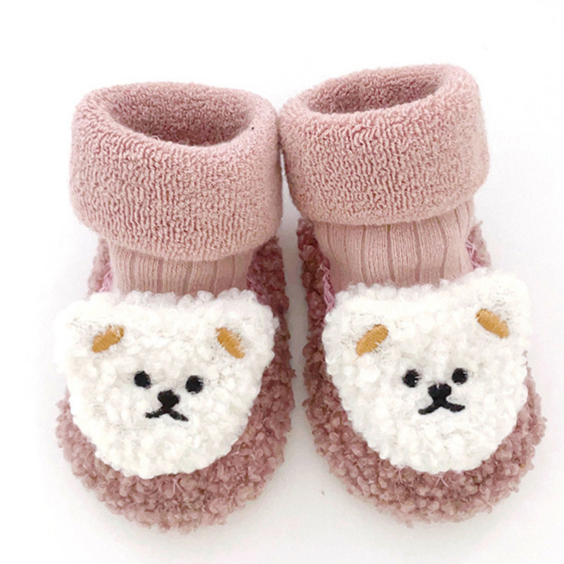 Detské topánky s mäkkou podrážkou a zamatovými protišmykovými podlahovými ponožkami s kresleným medvedíkom a brmbolcom, hrubé teplé členkové čižmy pre prvých chôdzu