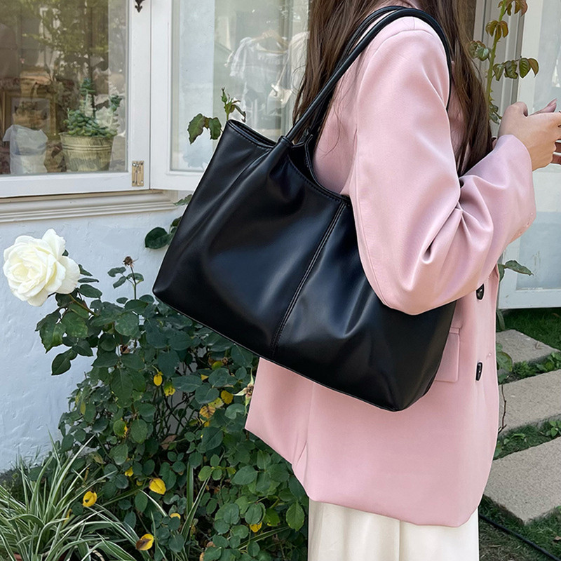 Γυναικεία τσάντα ώμου Σχεδιαστής πολυτελείας Τσάντα PU Tote Fashionalbe Τσάντα συμπλέκτη Πλεκτομηχανή Απλή γυναικεία τσάντα επιβατών για ταξίδι στο γραφείο