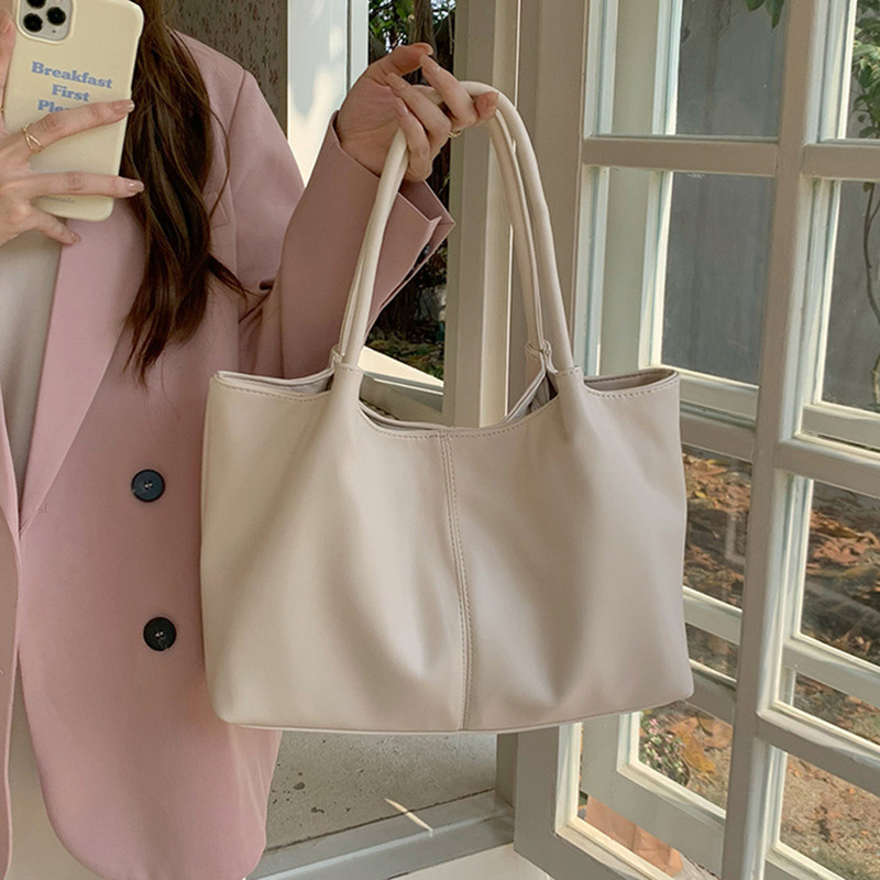 Γυναικεία τσάντα ώμου Σχεδιαστής πολυτελείας Τσάντα PU Tote Fashionalbe Τσάντα συμπλέκτη Πλεκτομηχανή Απλή γυναικεία τσάντα επιβατών για ταξίδι στο γραφείο