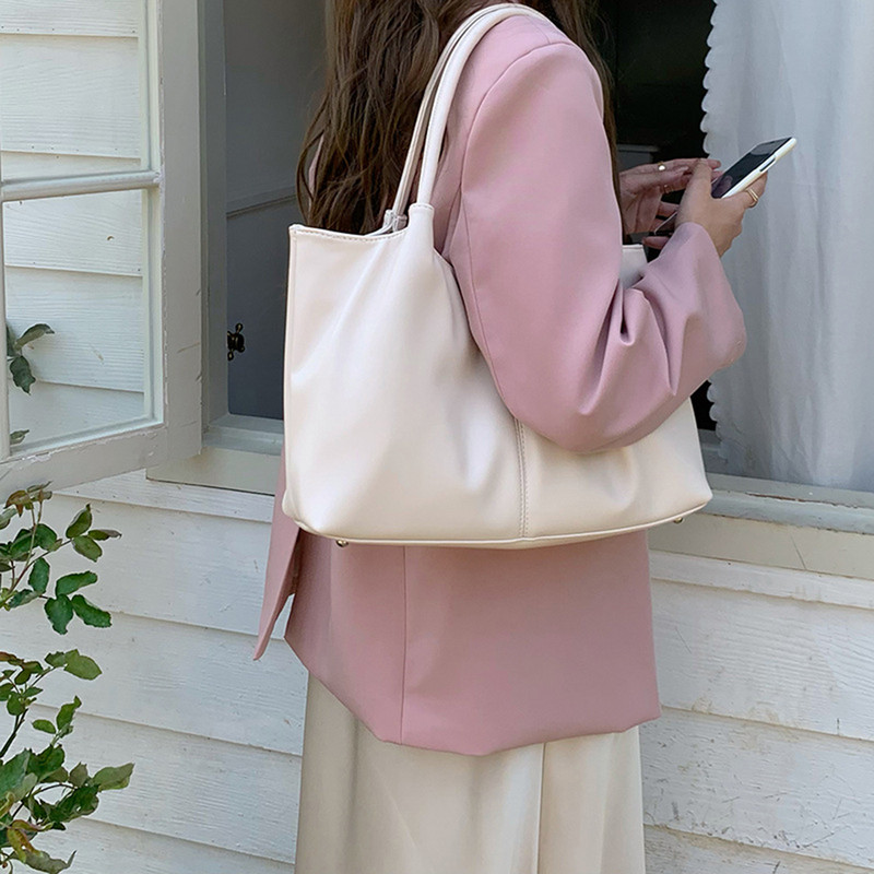 Γυναικεία τσάντα ώμου Σχεδιαστής πολυτελείας Τσάντα PU Tote Fashionalbe Τσάντα συμπλέκτη Πλεκτομηχανή Απλή γυναικεία τσάντα επιβατών για ταξίδι στο γραφείο