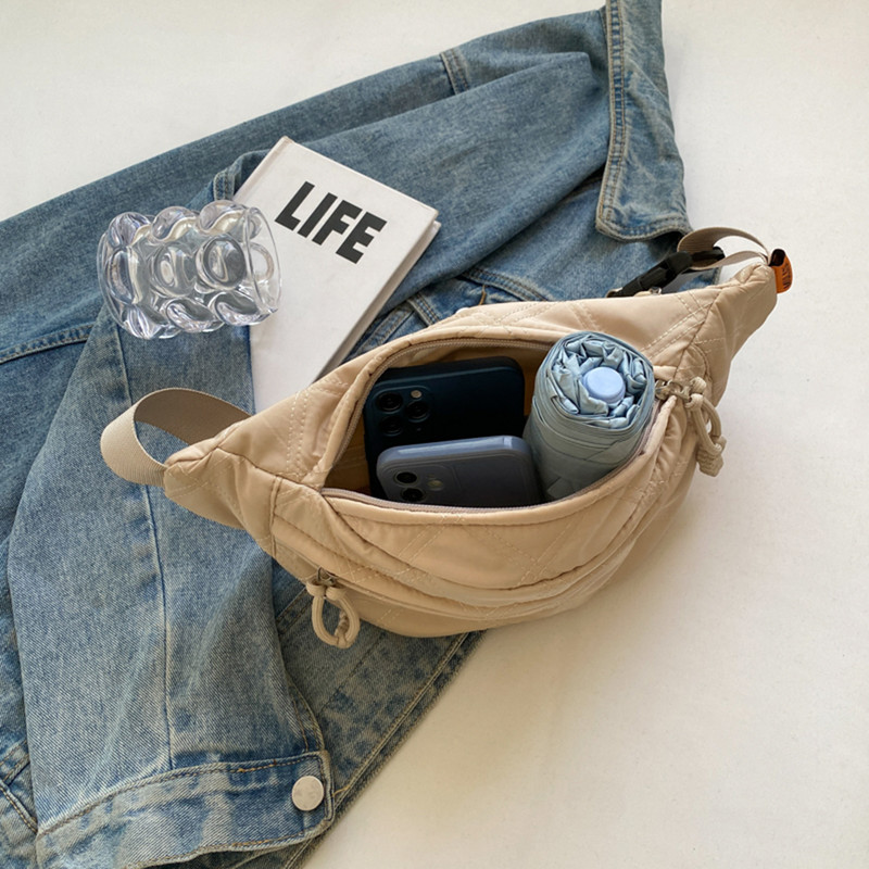 Geantă de piept matlasată Geantă cu banane pentru femei Sling Crossbody Pachet de talie Puffy pentru alergare Geantă ocazională Fanny Bag Half Moon Belt Bag