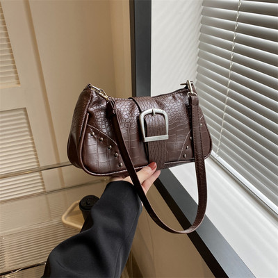 Vintage ženske torbe na rame sa zakovicama Y2K ženska torba ispod pazuha Modni lanac Male ručne torbice PU kožna ženska torbica Clutch torbica