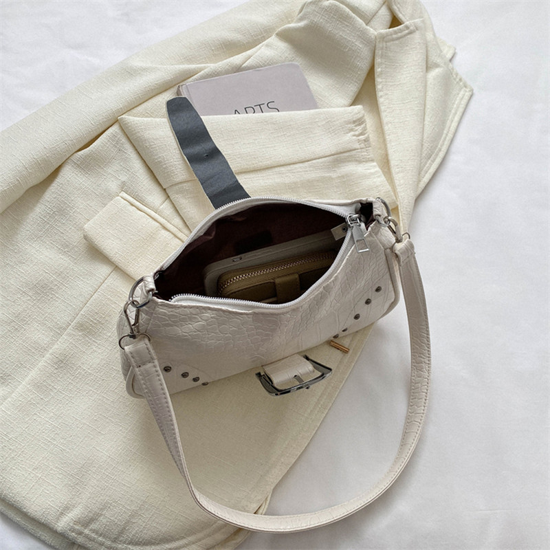 Vintage ženske torbe na rame sa zakovicama Y2K ženska torba ispod pazuha Modni lanac Male ručne torbice PU kožna ženska torbica Clutch torbica