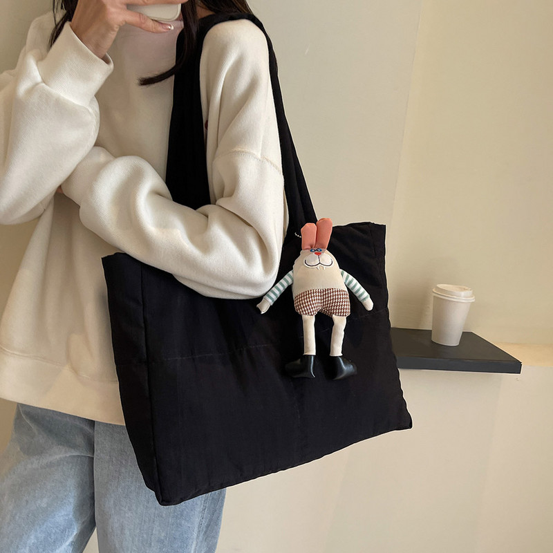 Ženske ručne torbe za prijenosna računala Jednobojne zimske pufer torbe Velikog kapaciteta Torba za jedno rame s privjeskom za party putovanja posao