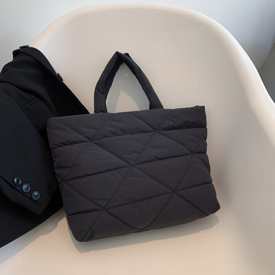 Μόδα τσάντα με καπιτονέ νήμα με κέντημα Ελαφρύ φουσκωτό επάνω χερούλι Τσάντα μεγάλης χωρητικότητας Γυναικεία τσάντα μικρού μεγέθους με μίνι τσαντάκι