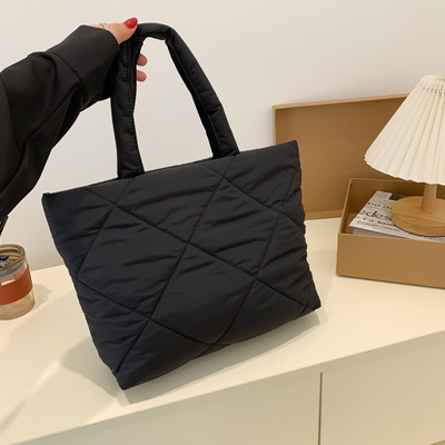 Μόδα τσάντα με καπιτονέ νήμα με κέντημα Ελαφρύ φουσκωτό επάνω χερούλι Τσάντα μεγάλης χωρητικότητας Γυναικεία τσάντα μικρού μεγέθους με μίνι τσαντάκι