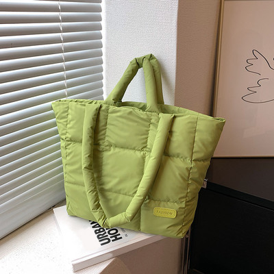 Geantă de umăr umflată de designer pentru femei, matlasată, din bumbac, căptușită cu pene, geantă de mână de mare capacitate, tote pentru cumpărături de iarnă.