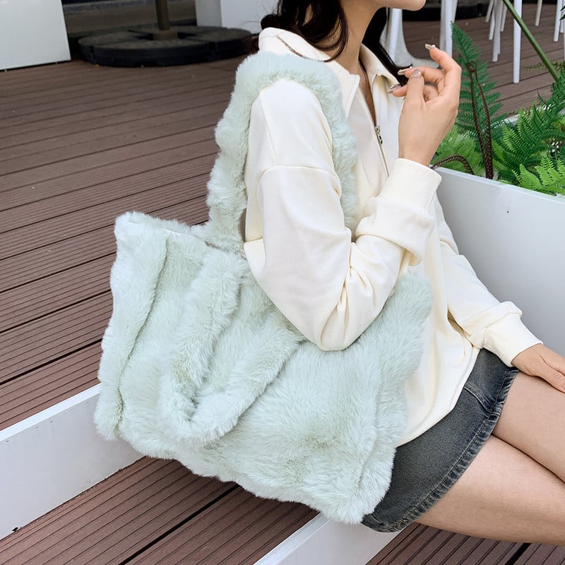 Női Bolyhos bevásárlótáska Téli Puha Bolyhos Hónaljtáska Nagy kapacitású plüss felső fogantyús táska Női nyakkendőfestékes szabadidős kézitáskák