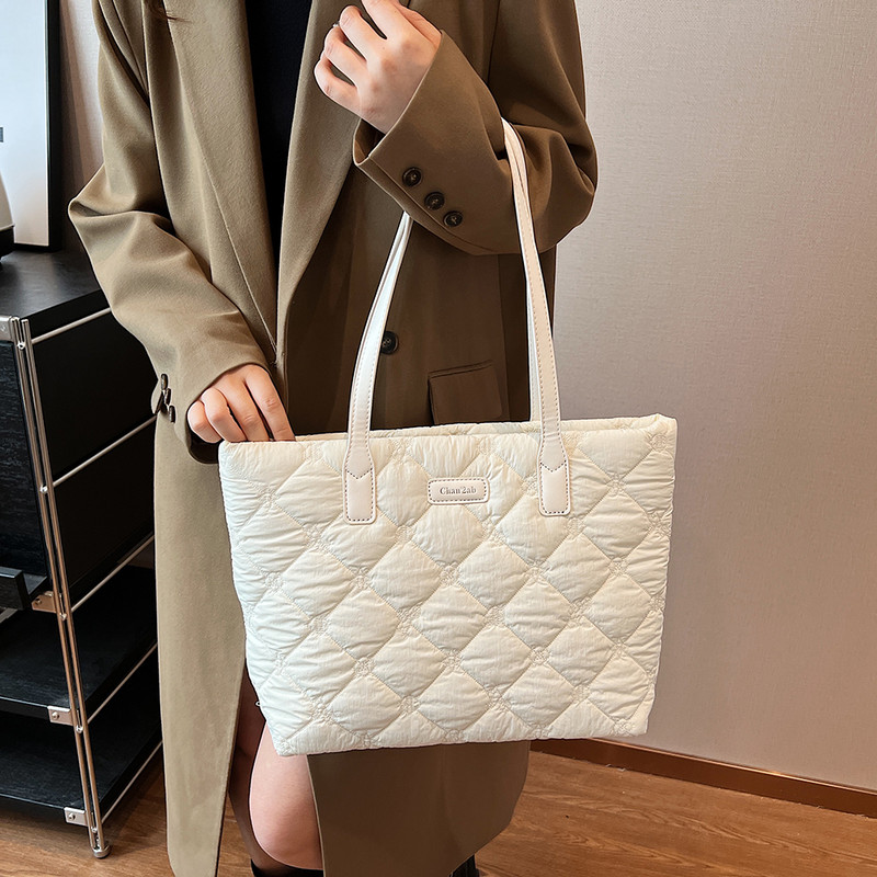 Geantă de tote matlasată cu diamante pentru femei Geantă de umăr căptușită de mare capacitate Geantă de tote pufoasă ușoară Geantă de ghiozdan moale Geantă pentru întâlniri de iarnă