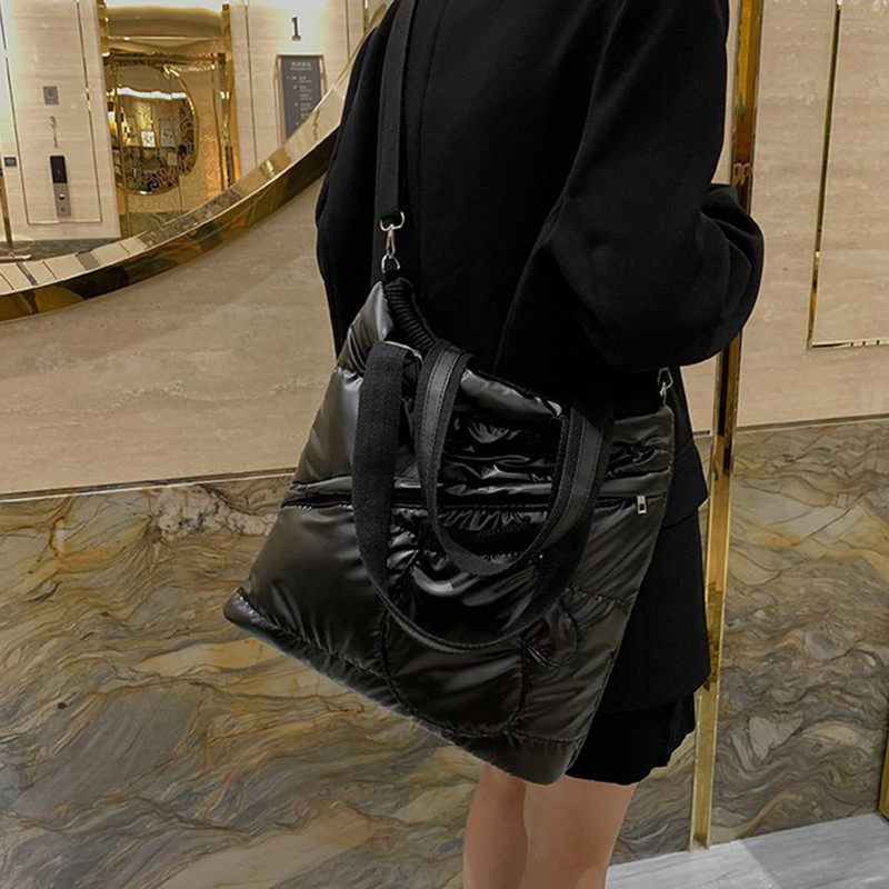 Μόδα καπιτονέ τσάντες ώμου Γυναικείες τσάντες χειμερινού χώρου Βαμβακερές τσάντες με κάτω χιαστί επάνω λαβή Γυναικεία τσάντες αγορών