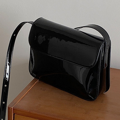 Ρετρό λουστρίνι τσάντα ώμου για γυναίκες Πολυτελής τσάντα χιαστί με πτερύγιο μονόχρωμη τσάντα μασχάλης Κόκκινη γυναικεία τσάντα χιαστί