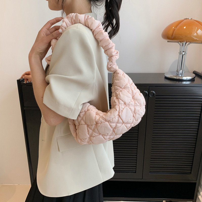 Elegantne tepitud pilvekott naistele Käekott Hobo Designer kott Ruched õlakott Ristkehaga õlakott Vabaaja plisseeritud mullidega rahakott 