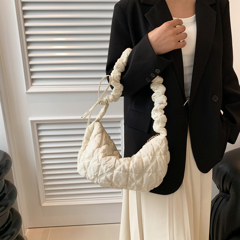 Elegantne tepitud pilvekott naistele Käekott Hobo Designer kott Ruched õlakott Ristkehaga õlakott Vabaaja plisseeritud mullidega rahakott 