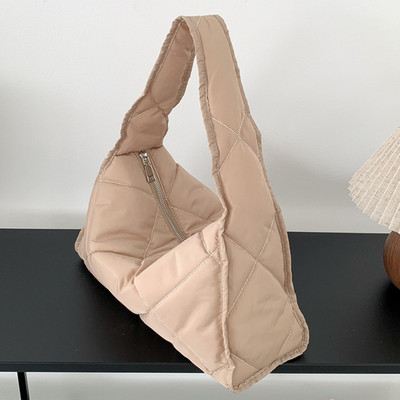 Ženska pufer torba na rame velikog kapaciteta Ležerna podstavljena ručna torba Lagana dijamantna rešetkasta dnevna torba ispod pazuha za žene