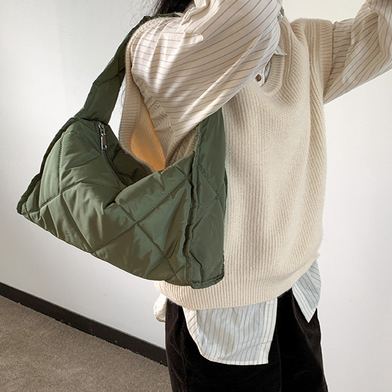 Ženska pufer torba na rame velikog kapaciteta Ležerna podstavljena ručna torba Lagana dijamantna rešetkasta dnevna torba ispod pazuha za žene