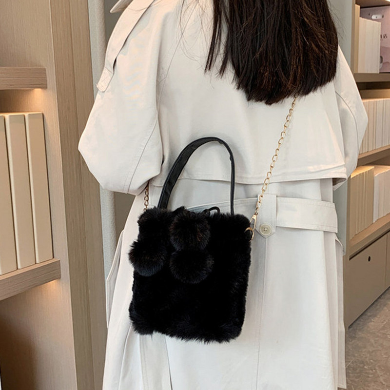 Γυναικεία βελούδινη τσάντα χιαστί με πομ πομ ασαφή τσάντα ώμου Τσάντα με κορδόνια συμπαγής τσάντα hobo αφράτη βελούδινη τσάντα με επάνω λαβή