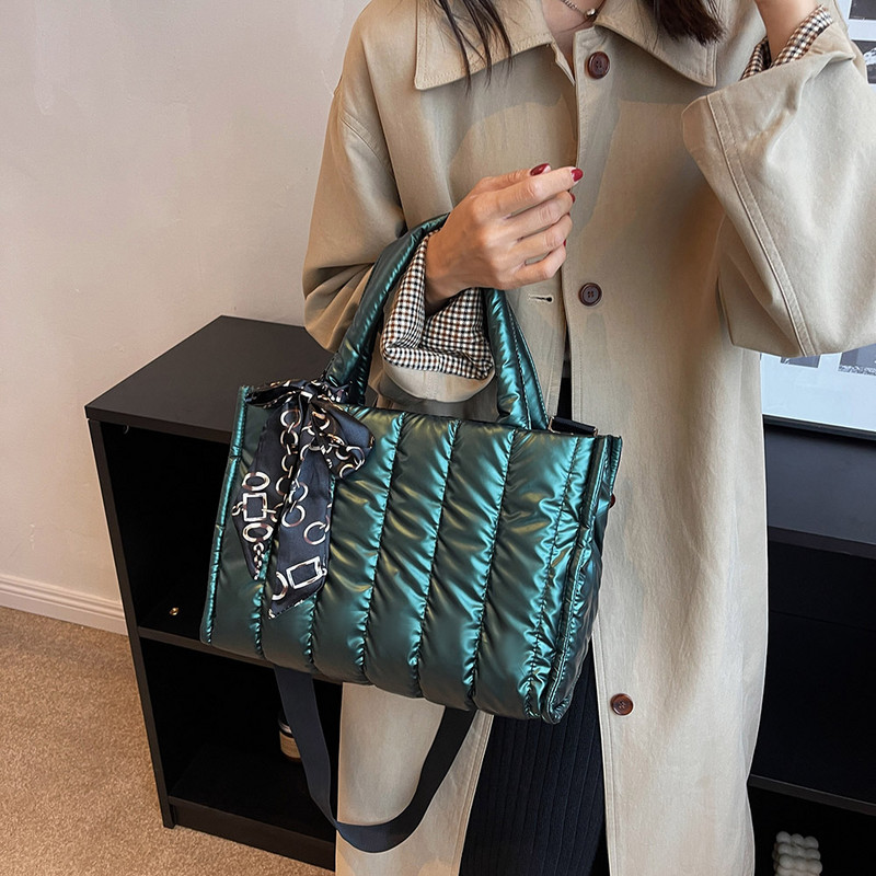 Talvine puuvillane polsterdatud kott Naiste õlakott Suure mahutavusega kandekott Pure Color Crossbody kandekott Tepitud polsterdatud õlakott