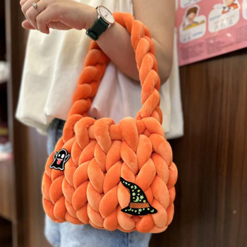 2023 Γυναικείες χοντροκομμένες πλεκτή μικρή τσάντα τσάντα με στριφτή υφασμένη τσάντα Halloween Trend Cartoon Μαλακό πορτοφόλι μασχάλης με κοντό χερούλι