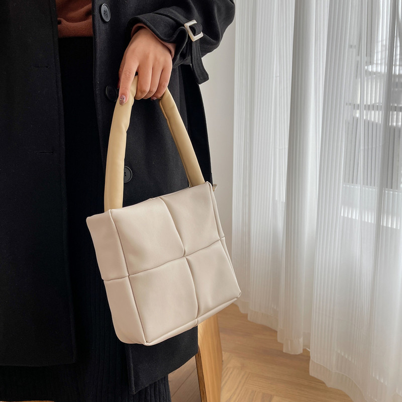 Νέα γυναικεία τσάντα ώμου μαξιλαριού, ελαφρύ φτερό με επένδυση κάτω από μασχάλη, τσάντα αλήτης μόδας Χειμερινή καπιτονέ τσάντα με φούσκα