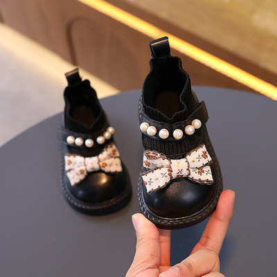 2023 Νέες φθινοπωρινές μπότες κάλτσας για βρέφη για κοριτσάκια με μαργαριταρένιο φιόγκο Γλυκό χαριτωμένο παιδικό περιστασιακό πλεκτό κοντό μποτάκι για νήπια Pu δερμάτινα παπούτσια