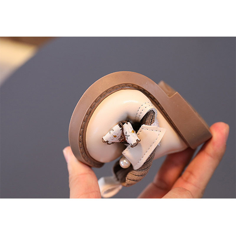 2023 Νέες φθινοπωρινές μπότες κάλτσας για βρέφη για κοριτσάκια με μαργαριταρένιο φιόγκο Γλυκό χαριτωμένο παιδικό περιστασιακό πλεκτό κοντό μποτάκι για νήπια Pu δερμάτινα παπούτσια
