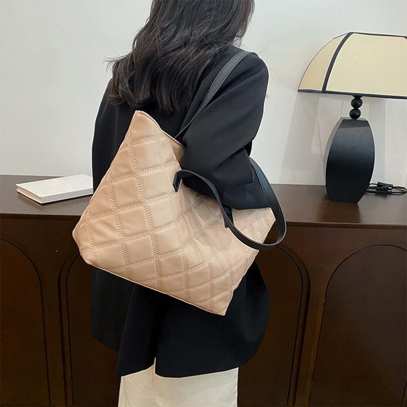 Moodne naiste kandekott Suure mahutavusega puuvillast polsterdatud rahakotid Käekotid Rhombus kaasaskantav käekott Tepitud soliidsed vaba aja reisikotid