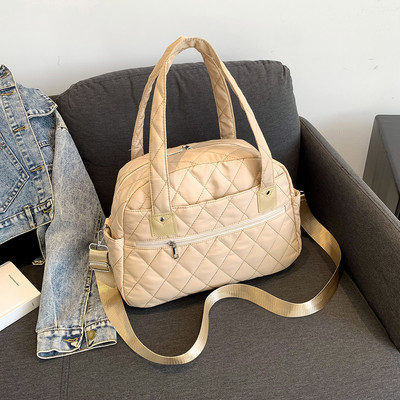 Női gyémánt steppelt kézitáska nagy kapacitású, puffadt Crossbody táska pánttal, állítható hírvivőtáska Könnyű alkalmi ingázási táska