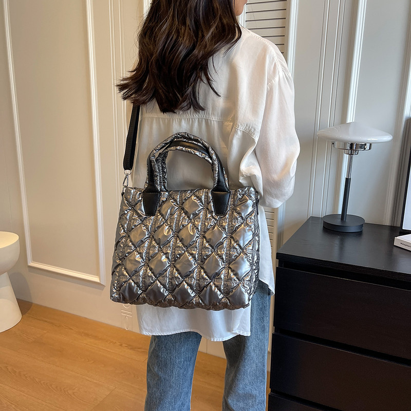 Γυναικεία καπιτονέ με επένδυση από νάιλον επάνω λαβή Διαστημική τσάντα σχεδιαστής τσάντα ταξιδιού μεγάλης χωρητικότητας Γυναικεία τσάντα ώμου με επένδυση με πούπουλα