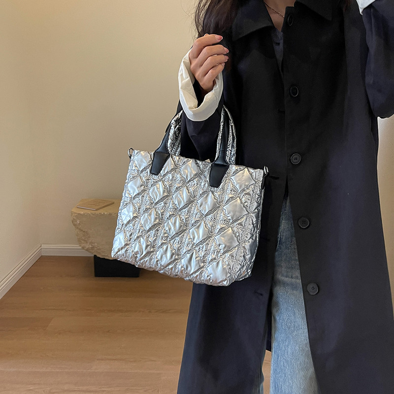 Γυναικεία καπιτονέ με επένδυση από νάιλον επάνω λαβή Διαστημική τσάντα σχεδιαστής τσάντα ταξιδιού μεγάλης χωρητικότητας Γυναικεία τσάντα ώμου με επένδυση με πούπουλα