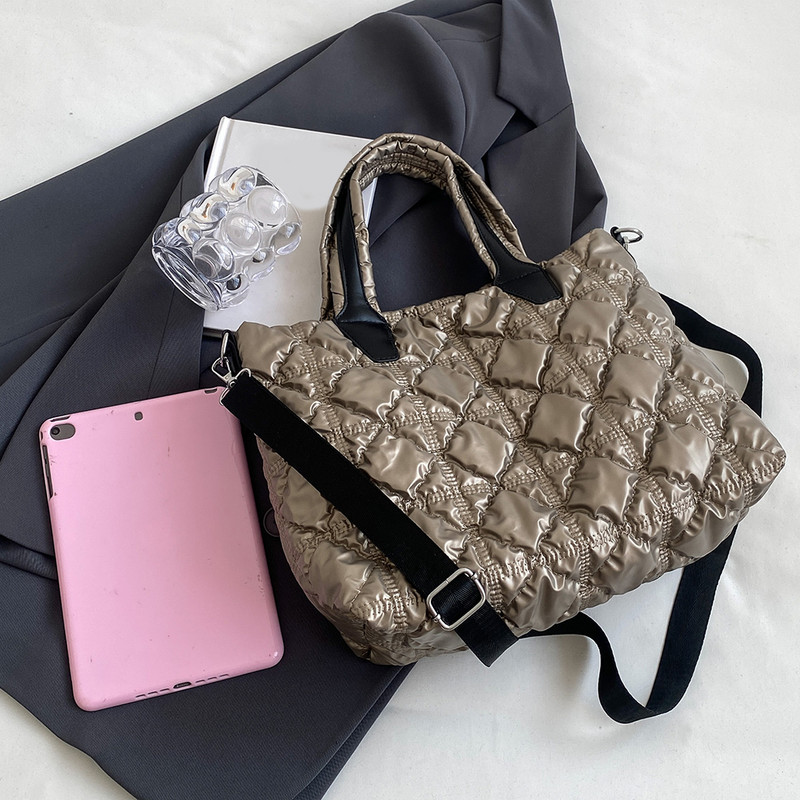 Γυναικεία καπιτονέ με επένδυση από νάιλον επάνω λαβή Διαστημική τσάντα σχεδιαστής τσάντα ταξιδιού μεγάλης χωρητικότητας Γυναικεία τσάντα ώμου με επένδυση με πούπουλα