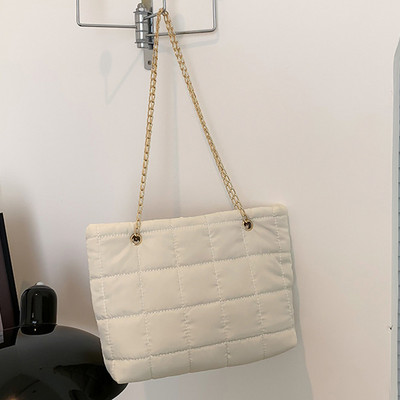 Geantă căptușită cu lanț pentru femei